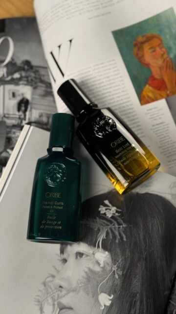 Który olejek wybrać? Podpowiada @raf_krajewski - oficjalny edukator Oribe.  •Gold Lust Nourishing Hair Oil to #ikona dla każdego rodzaju włosów, gdy liczy się lekkość, blask i wygładzenie. 
lub  Eternal Curls Polish & Protect Oil jest stworzony dla fal i loków, kiedy potrzebujesz domkniętego nawilżenia, kontroli puszenia i bardziej zdefiniowanego skrętu.  ___
Wyłączny dystrybutor Oribe @ampremiumdistribution