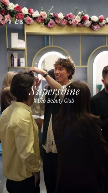 To właśnie ten produkt tworzy perfekcyjne wykończenie.

Dziękujemy @leobeautyclub.warsaw za przestrzeń, w której mogliśmy pokazać Oribe Supershine Smoothing Wax Stick w akcji.

Efekt? Perfekcyjne wygładzenie, nawilżenie, blask i zero odstających włosków. ✨

Spotkanie poprowadził nasz ambasador @pasymowski_michal , dzieląc się swoim doświadczeniem, pasją  i pomagając w doborze produktów podczas długich, indywidualnych rozmów. 🖤

Dziękujemy wszystkim, którzy byli z nami! 
@ampremiumdistribution