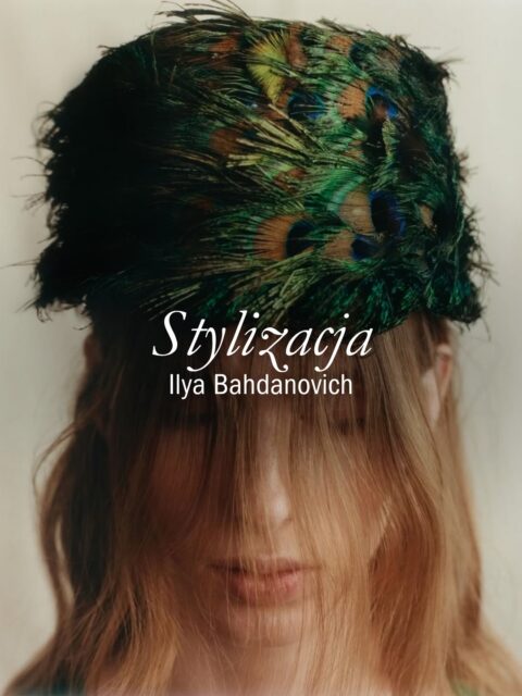 Ilya Bohdanovich (@flowerbastard) stworzył stylizację włosów dla VOGUE Polska, pracując produktami Oribe — definicja fal, tekstura i lekkie utrwalenie w edytorialu „Różnica wieku”. 
Zdjęcia zrealizowano we wnętrzach Wanda Czełkowska Studio, gdzie archiwalne elementy z kolekcji @lejaadam spotykają się ze współczesnymi projektami. 🖤

Źródło: @vogue.polska, instagram
___

Wyłączny dystrybutor Oribe @ampremiumdistribution